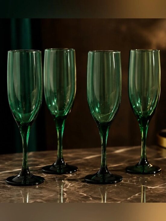 Other - Set of 4 Emerald Green Champagne Flutes | Elegant Vintage Style Glassware
